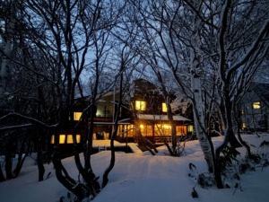 大歓迎、4月大雪。